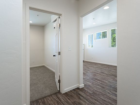 5th image of 1141 E Gurley St #29
