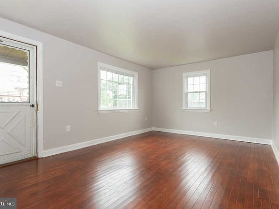 2nd image of 6 S 16th Ave