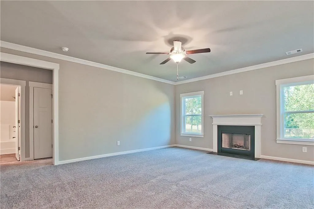 5 bed, 3.0 bath, 2736 sqft, $3,300 — Photo 3