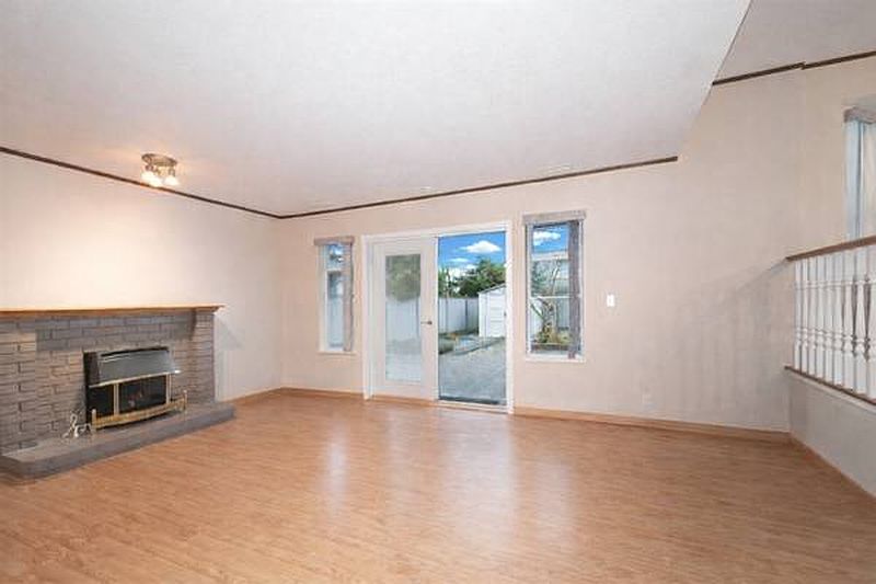 Surrey House for rent - 3 Bedrooms — photo 9
