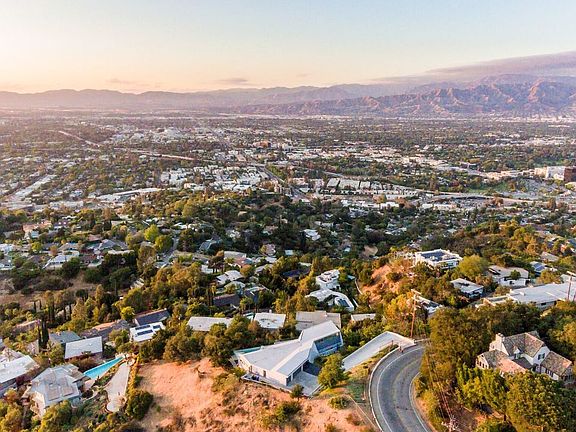 2nd image of 7877 Mulholland Dr