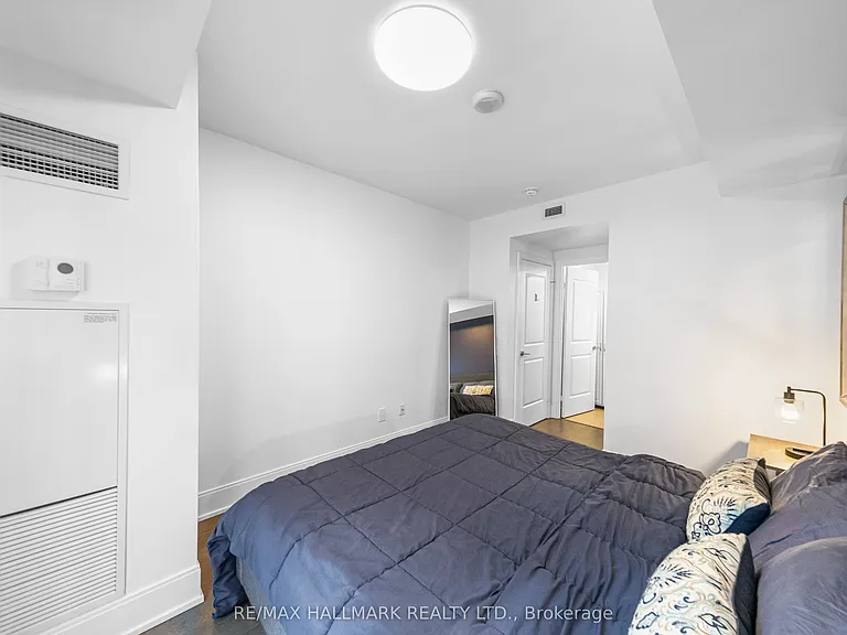 560 Front St W #1105 — Photo 22