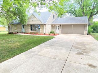 1180 S Bobolink Dr, Brookfield, WI 53005