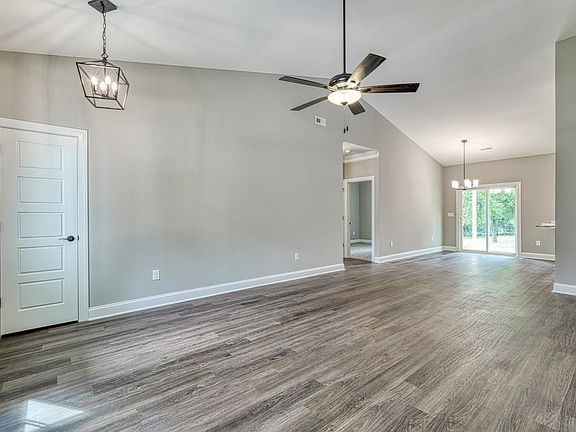 4th image of 136 Anita Dr