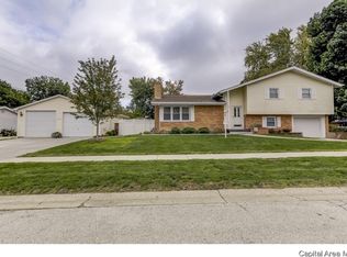 2300 Tamaroa Trl, Springfield, IL 62702