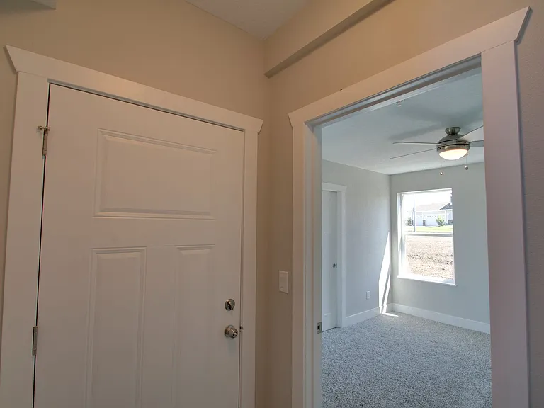 260 SE Waco Pl — Photo 13