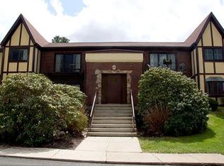 8 Rainbow Pond Dr APT 1, Walpole, MA 02081