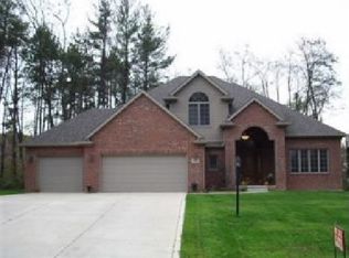 643 Liberty Lakes Dr, Valparaiso, IN 46385