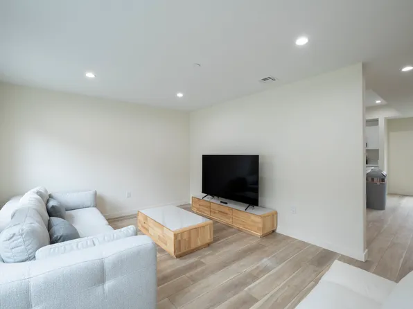 1672 W 35th St, Los Angeles, CA 90018
