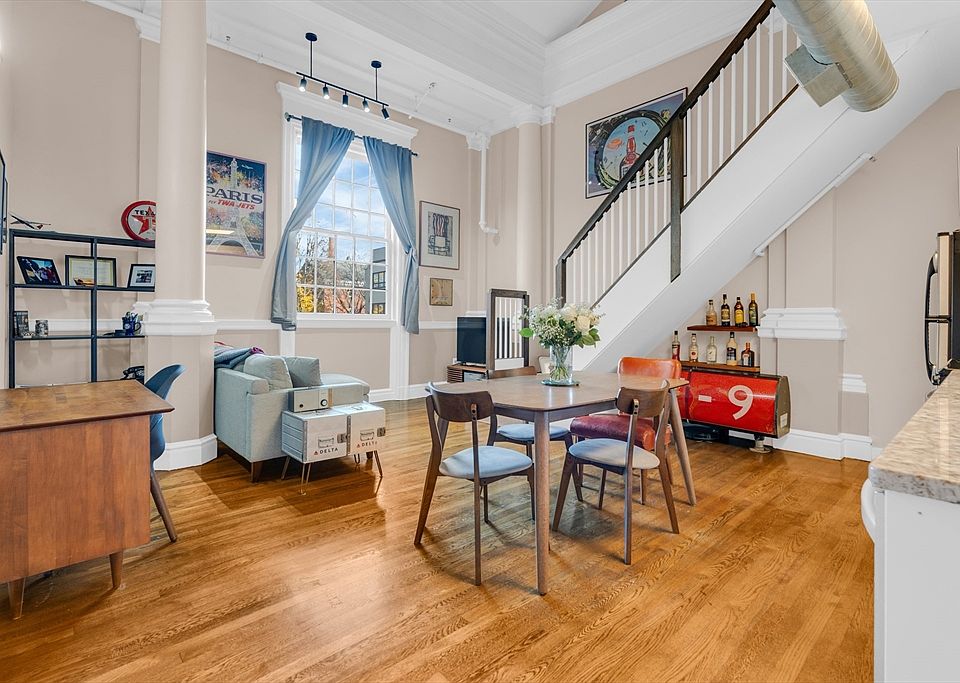 1st image of 7 Crombie St Unit 16