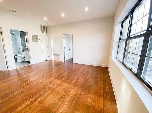 2nd image of 654 Evergreen Ave #1