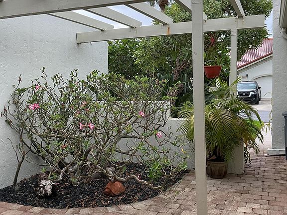 4th image of 6912 BARBAROSSA Street