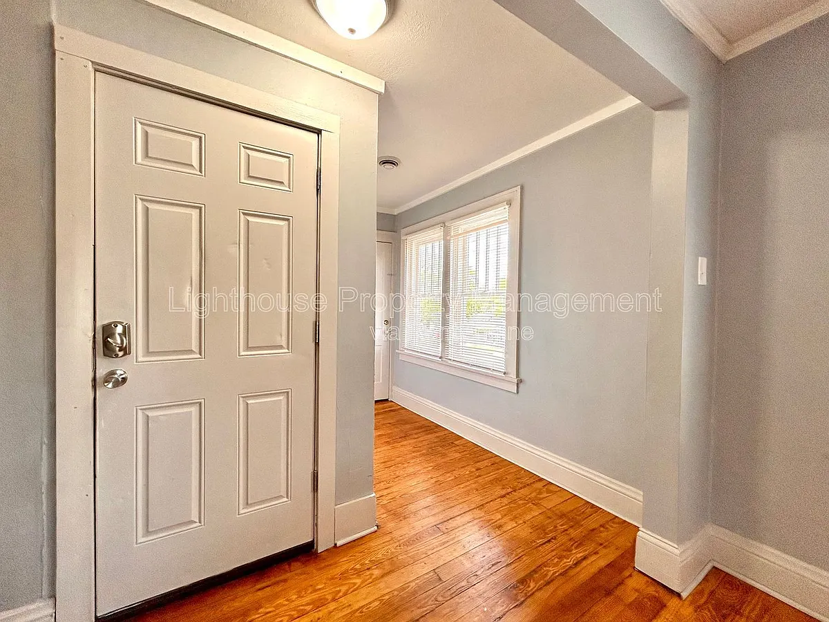 Building Photo - 81 Delaware Ave #2