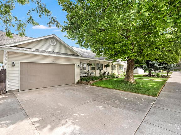 4th image of 426 Bitterbrush Dr