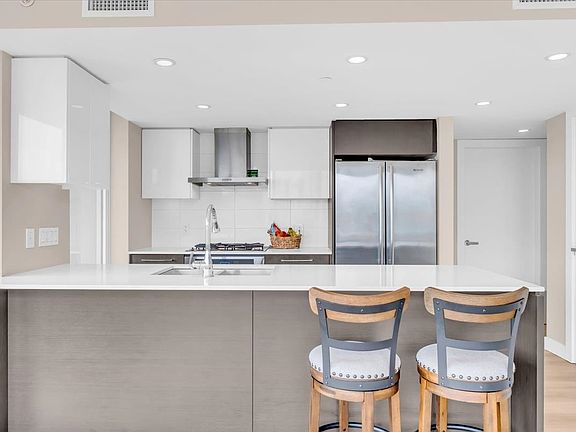 4th image of 1618 Quebec St #713