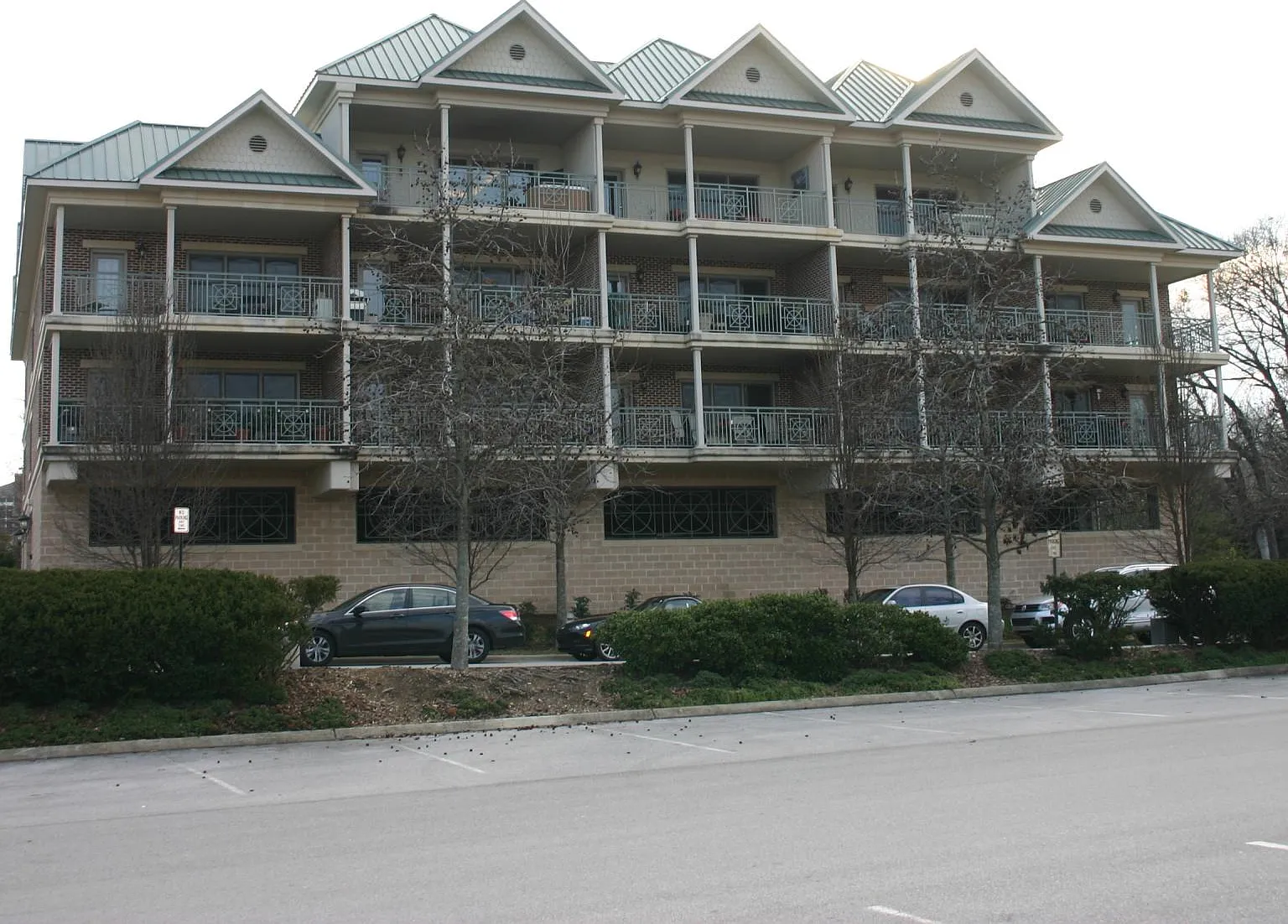 733 Battery Pl — Photo 2