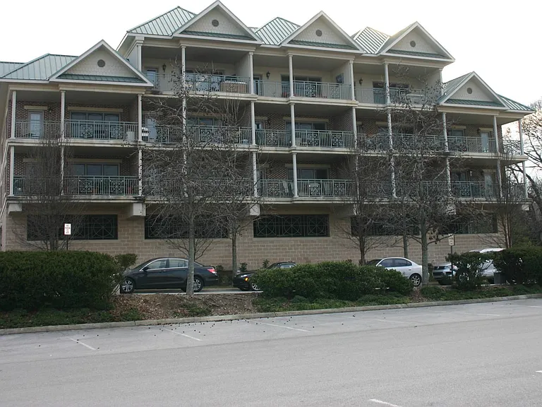 733 Battery Pl #204 — Photo 2