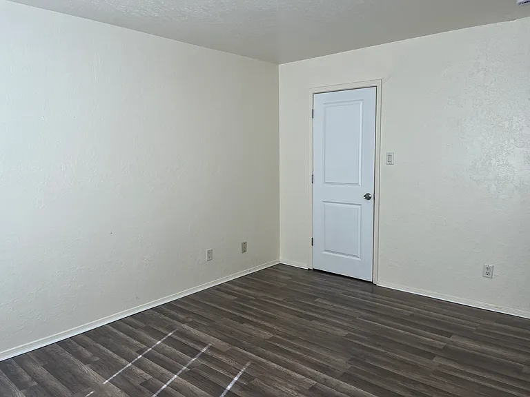 Fully Updated 2 Bedroom End Unit in Rio Rancho — Photo 34