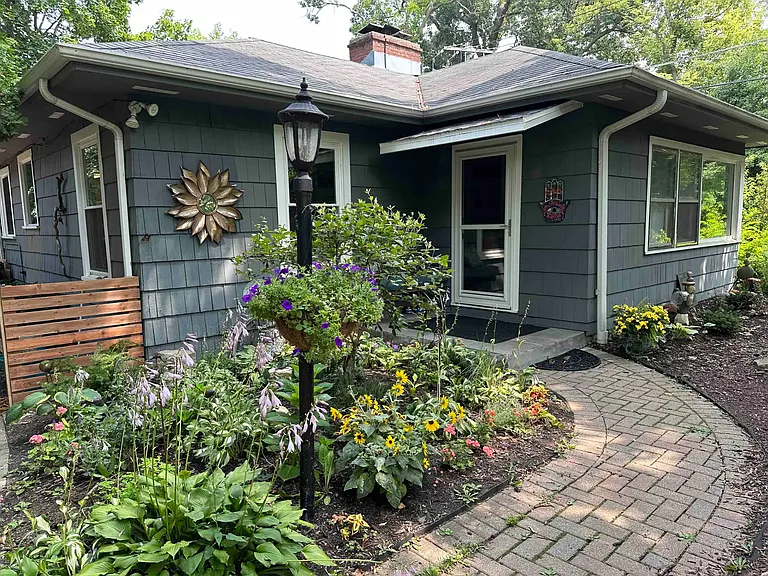 262 Maple Hill Rd — Photo 1