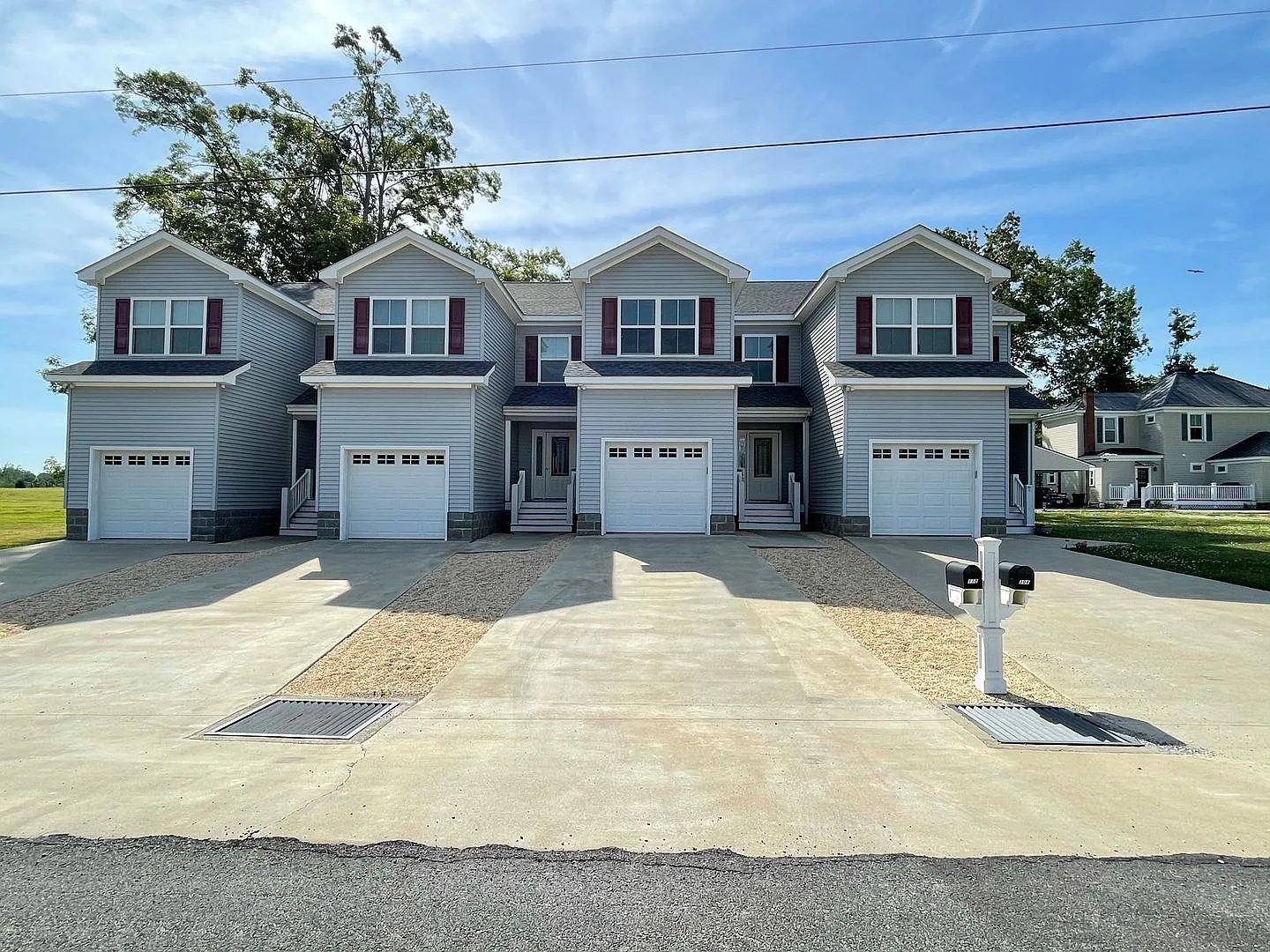 Maple Lane Duplex with 2 Master Suites! — Photo 1