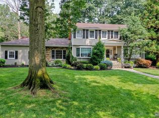 471 Florence Ave, Wyckoff, NJ 07481