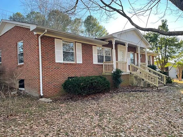 2224 Golf Club Ln