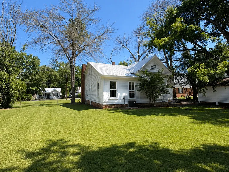 910 Highland Ave — Photo 37