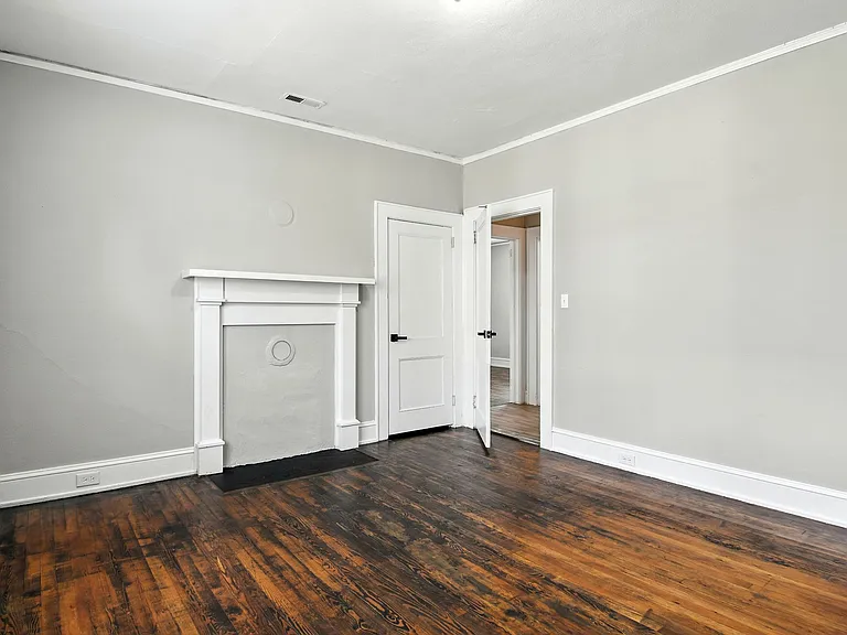 610 F Ave SE — Photo 2