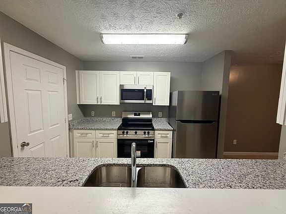 5th image of 13104 Fairington Ridge Cir