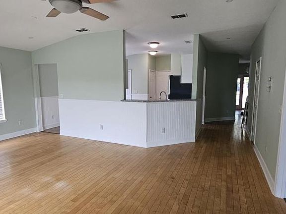 4th image of 7517 International Village Dr