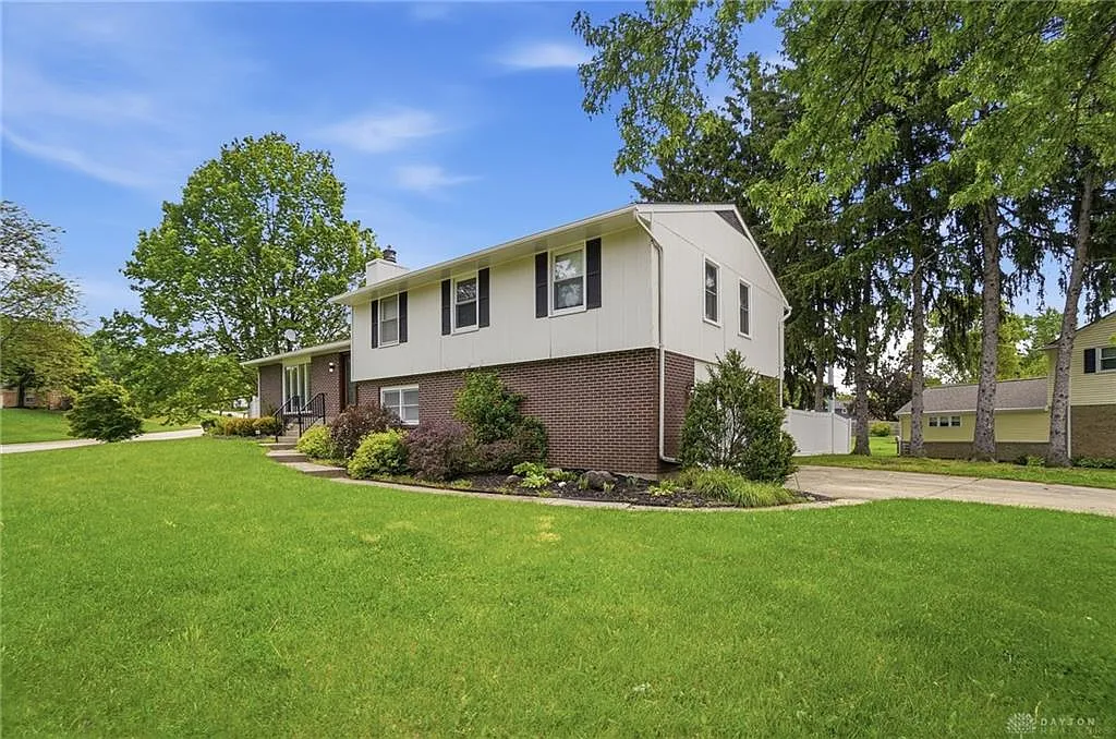 Building Photo - 4220 Willow Creek Dr