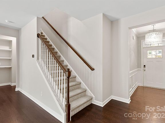 5th image of 9325 Glenburn Ln