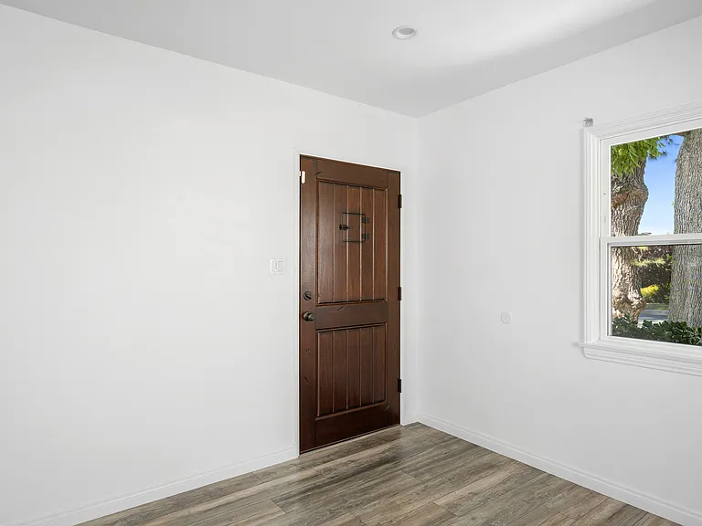 6438 Densmore Ave — Photo 3