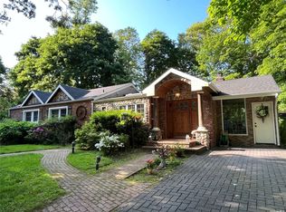 1 Azalea Pl, Huntington, NY 11743