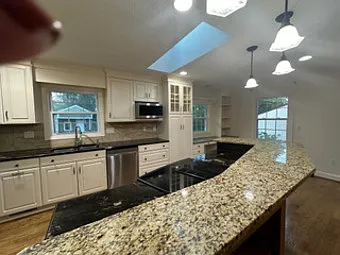 eat-in kitchen