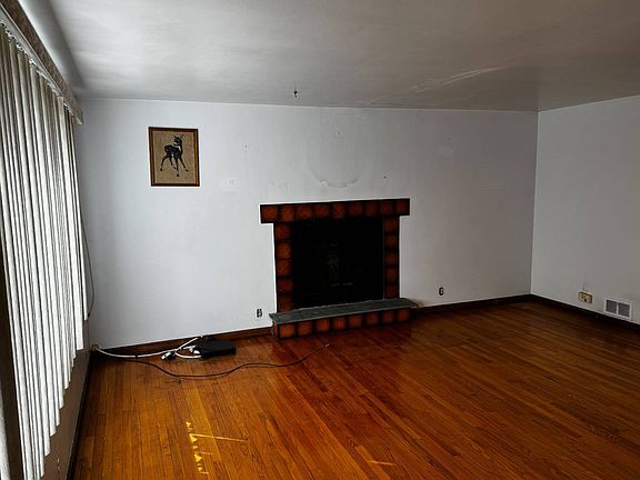 3rd image of 219-19 112th Rd