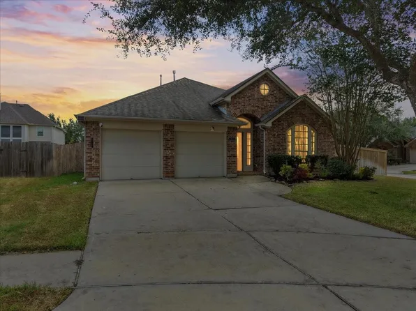 2805 Enchanted Lake Dr, Pearland, TX 77584