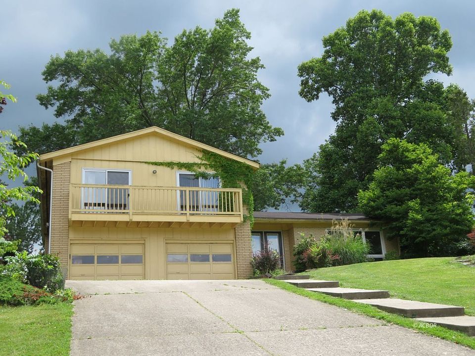 1st image of 32 Canterbury Dr
