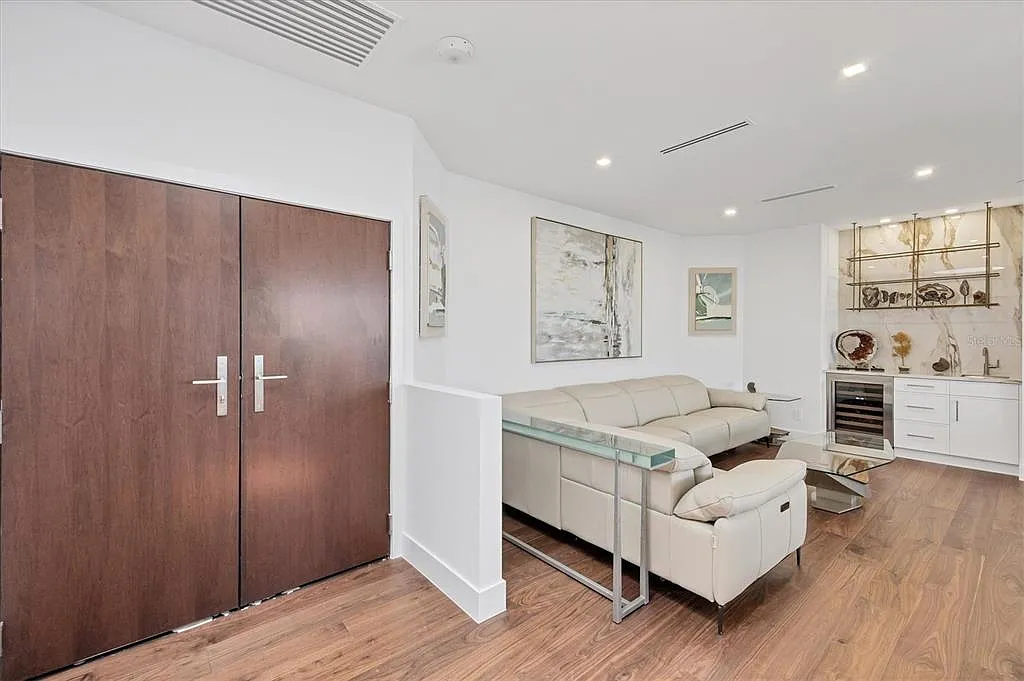 2 bed, 2.5 bath, 2135 sqft, $15,000 — Photo 3
