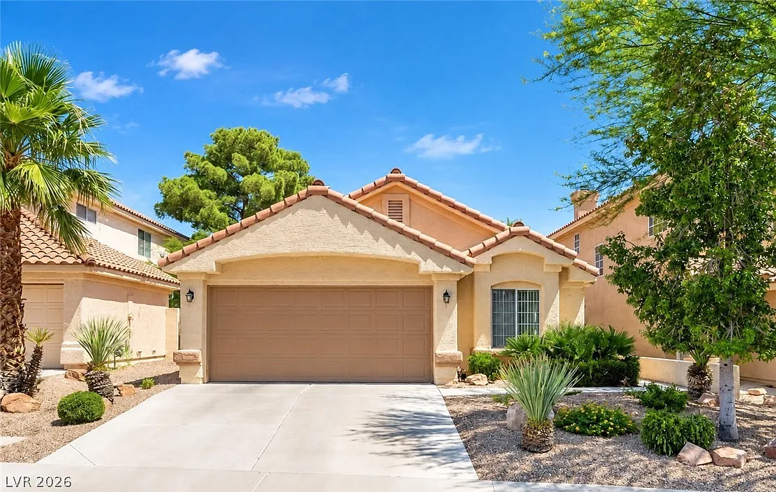 3 bed, 2.0 bath, 1493 sqft, $2,050 — Photo 1