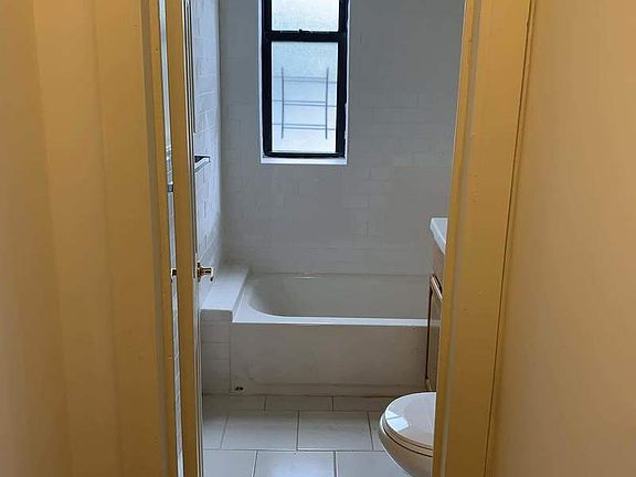 3rd image of 3521 Dekalb Ave APT A35