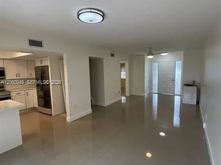 12370 SW 52nd Pl #Townhouse 12370 — Photo 5