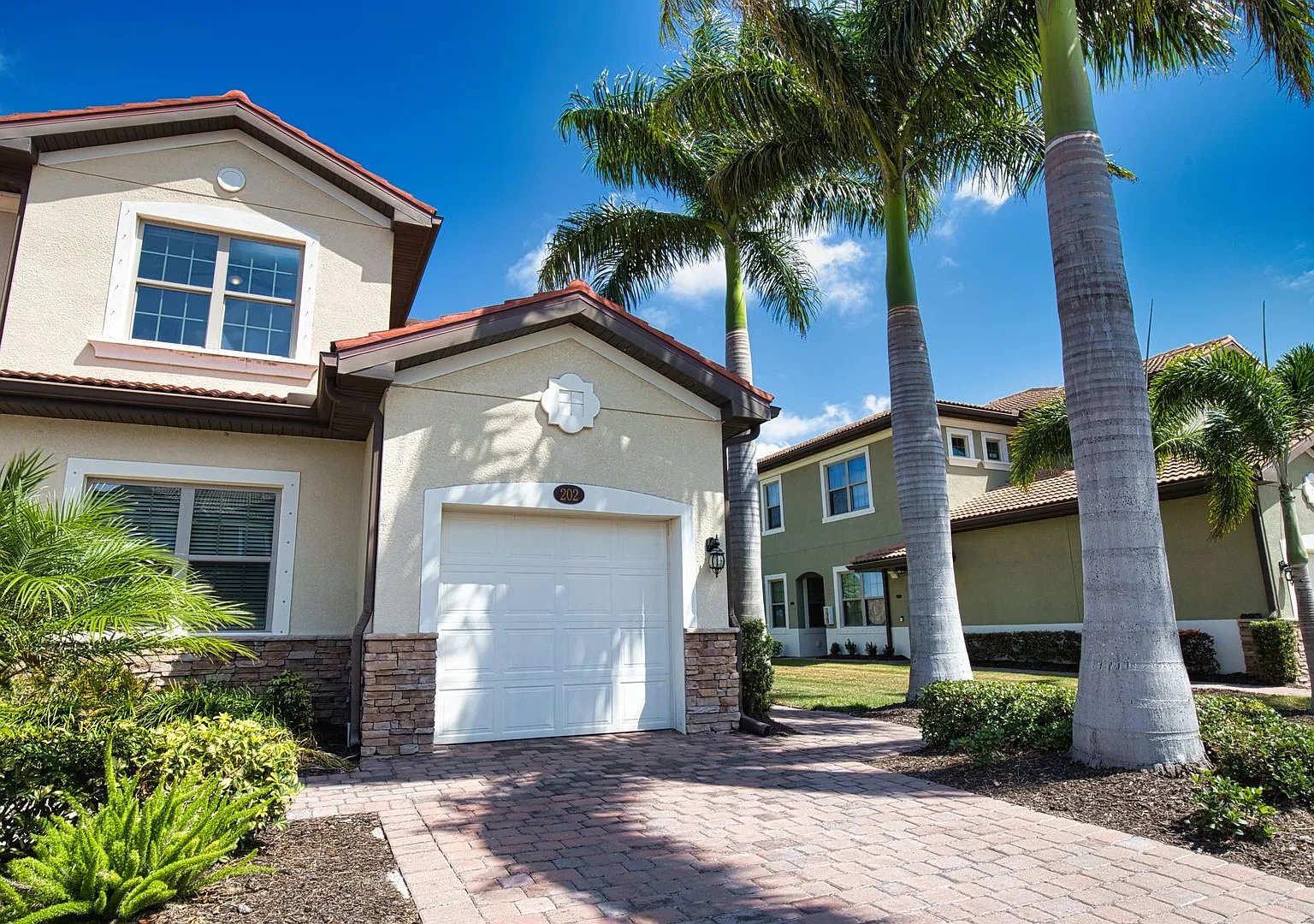 Annual 2nd Floor Condo with Community Lake views - in Toscana Isles Community Minutes from the ne... — Photo 1