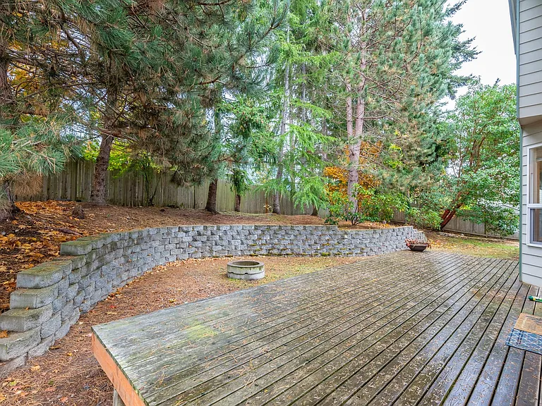 536 SW Regency Dr — Photo 24