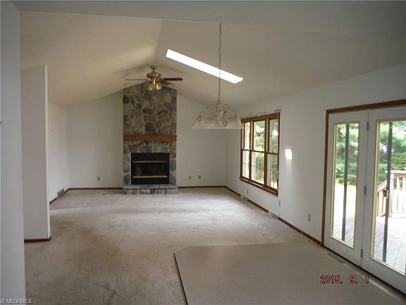 3rd image of 721 Glencarlyn Ave