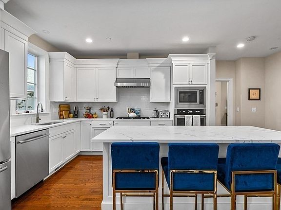 5th image of 27 Woodmere Dr #27