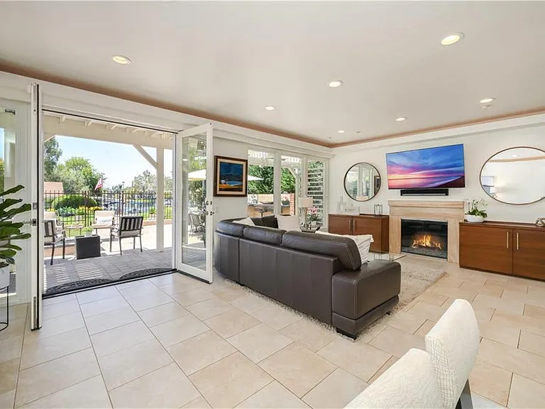 24472 Overlake Dr — Photo 11