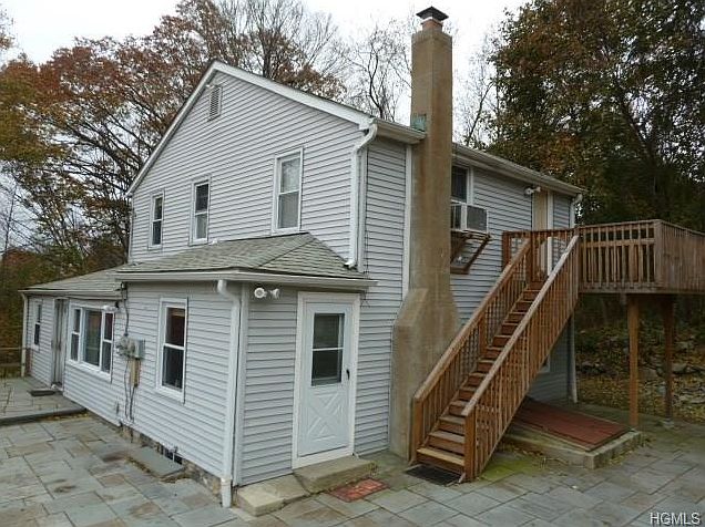 1st image of 18 Longfellow Dr
