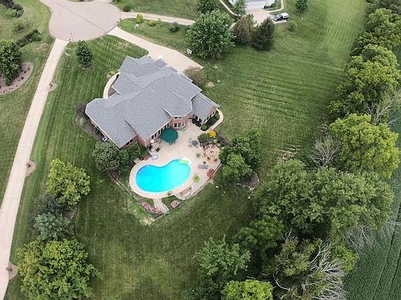 2nd image of 598 Dorothy Dr