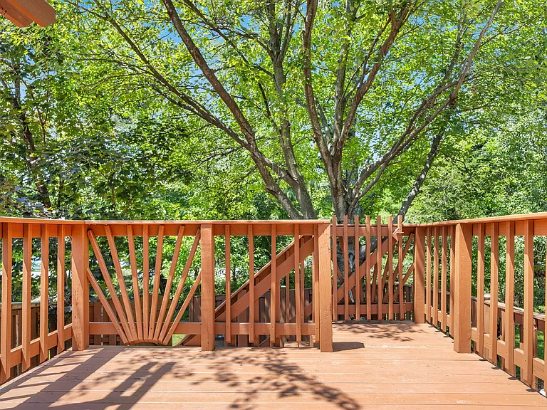 12894 Effingham Ct — Photo 37